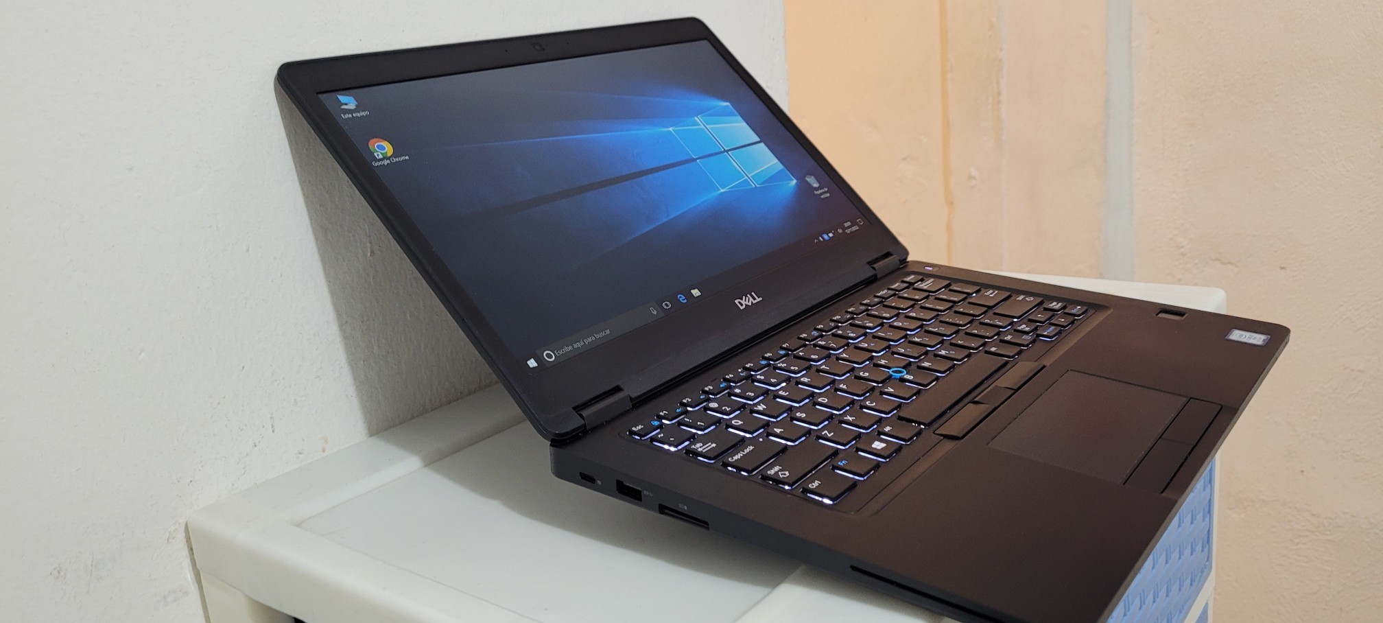computadoras y laptops - Dell Touch Slim 14 Pulg Core i5 7ma Gen Ram 8gb ddr4 Disco SSD 512GB FULL 1080P 1