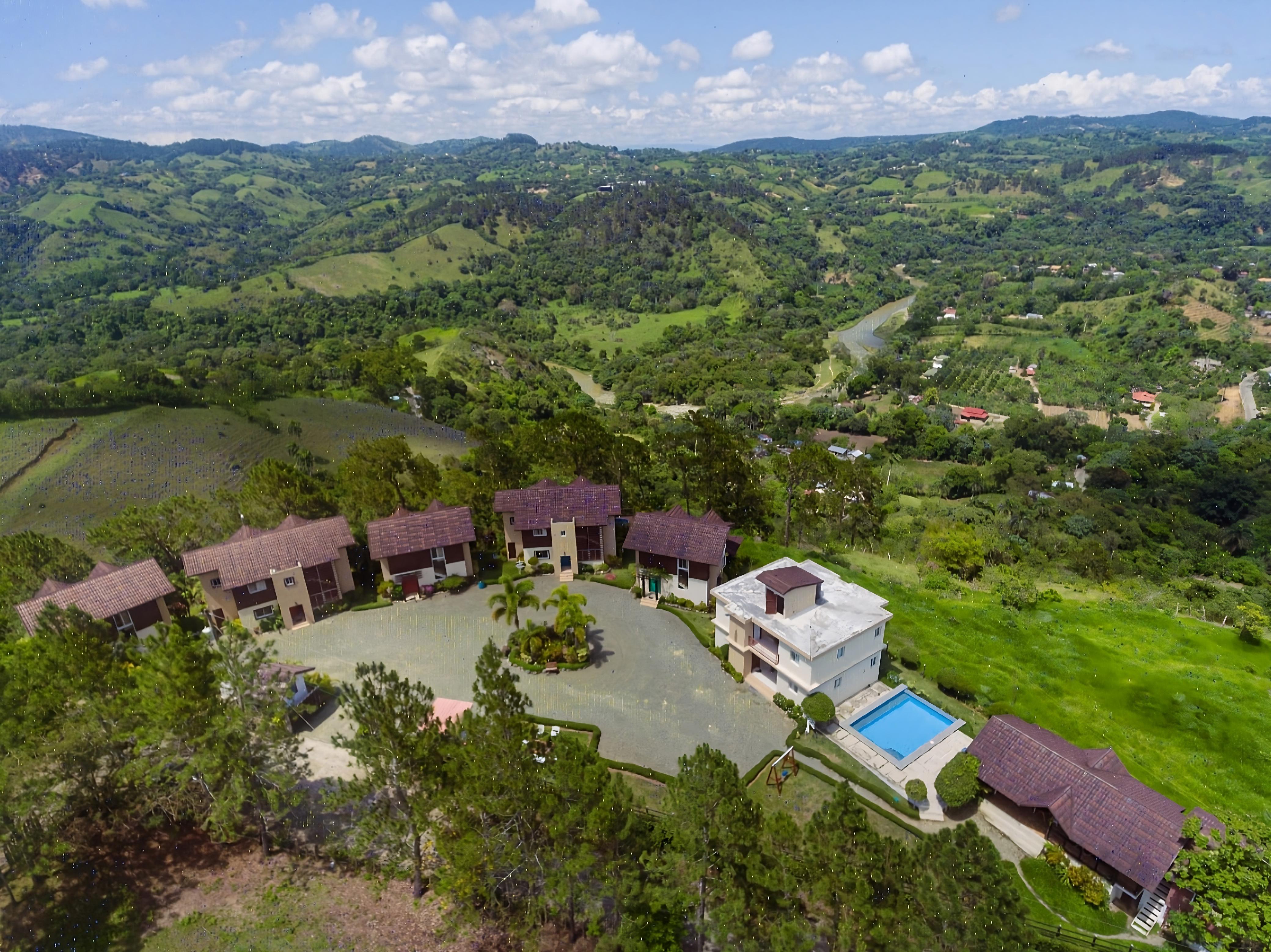otros inmuebles - Propiedad Jarabacoa con 6 villas y 4 apartamentos 0