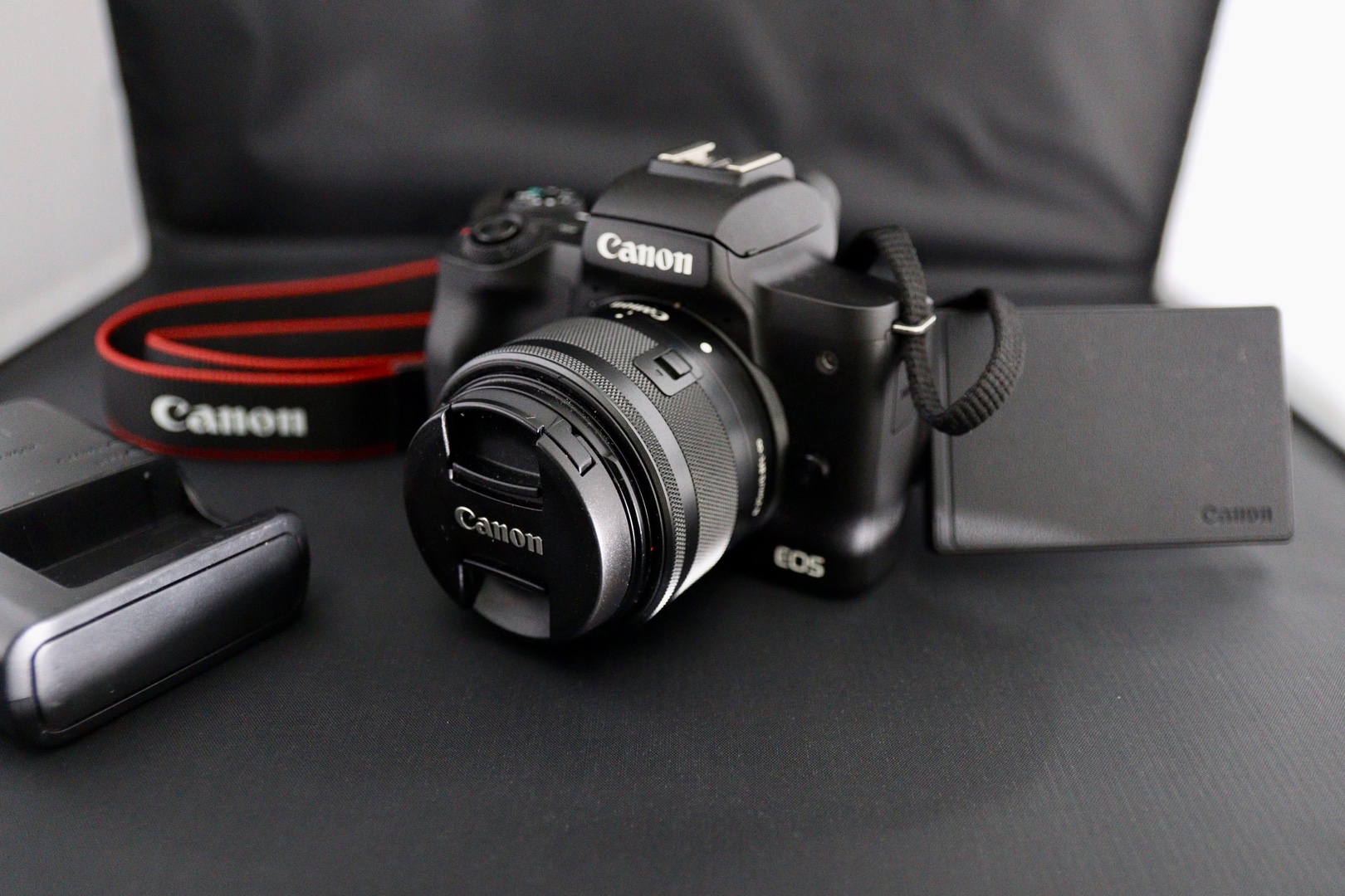 camaras y audio - Canon M50 Bluetooth Wifi 24.1 Mpx Mirrorless Entrada micrófono Graba 4K Touch
