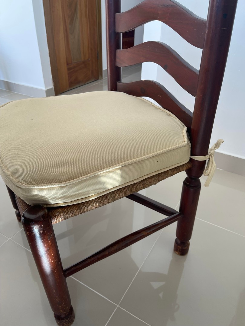 muebles y colchones - Mesa comedor y sillas (6) en caoba estilo rattan en base 3