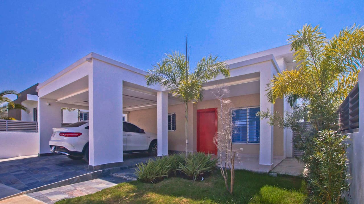 casas - Se Vende Preciosa Casa en Proyecto Cerrado de Gurabo