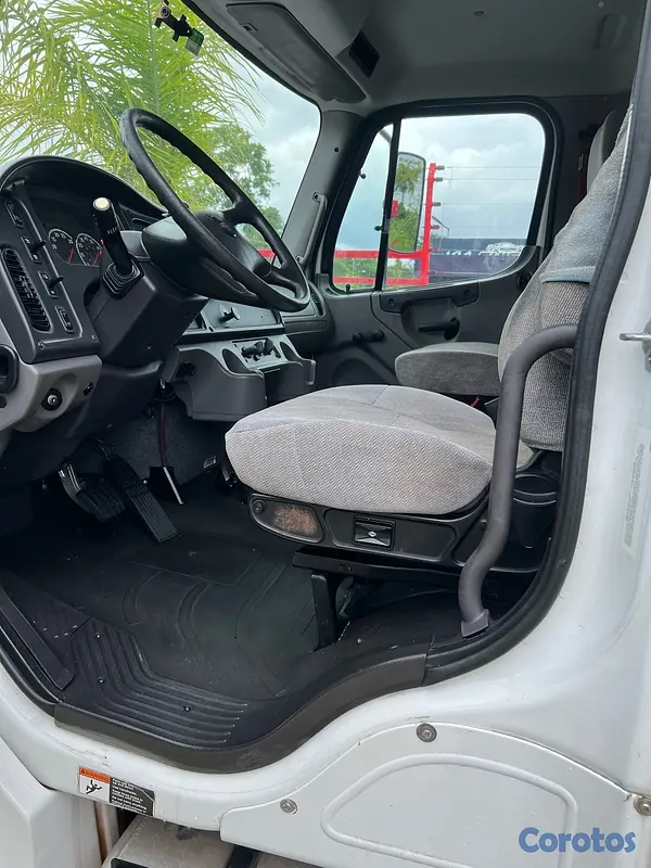 jeepetas y camionetas - Camion Freightliner  13