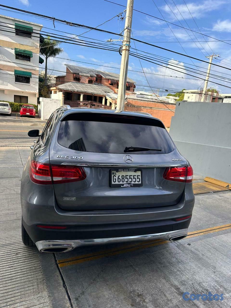 jeepetas y camionetas - Mercedes Benz GLC300 2018, negociable  3