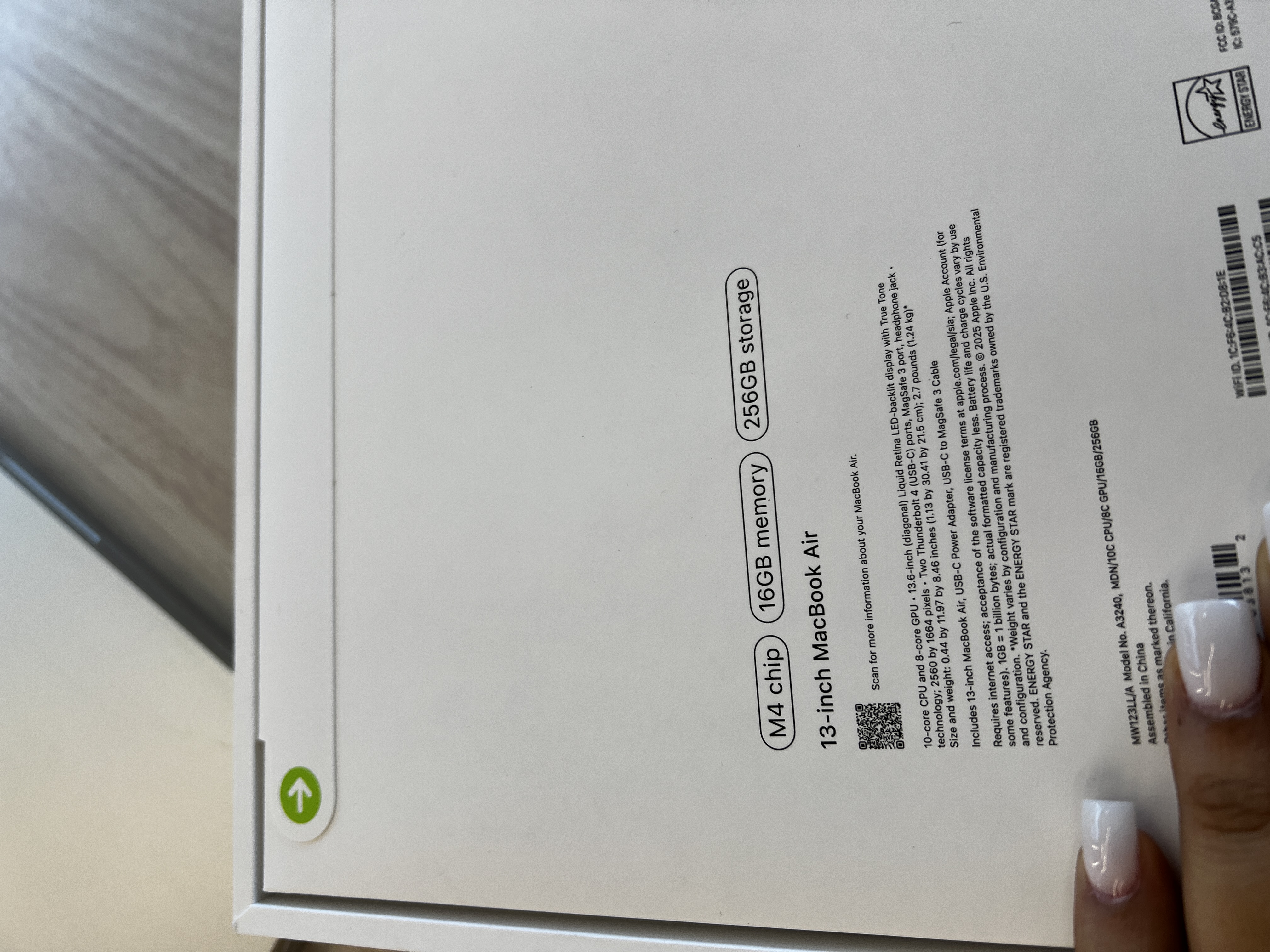 computadoras y laptops - MACBOOK AIR 13'' M4 16GB RAM 256GB SSD SELLADA 1