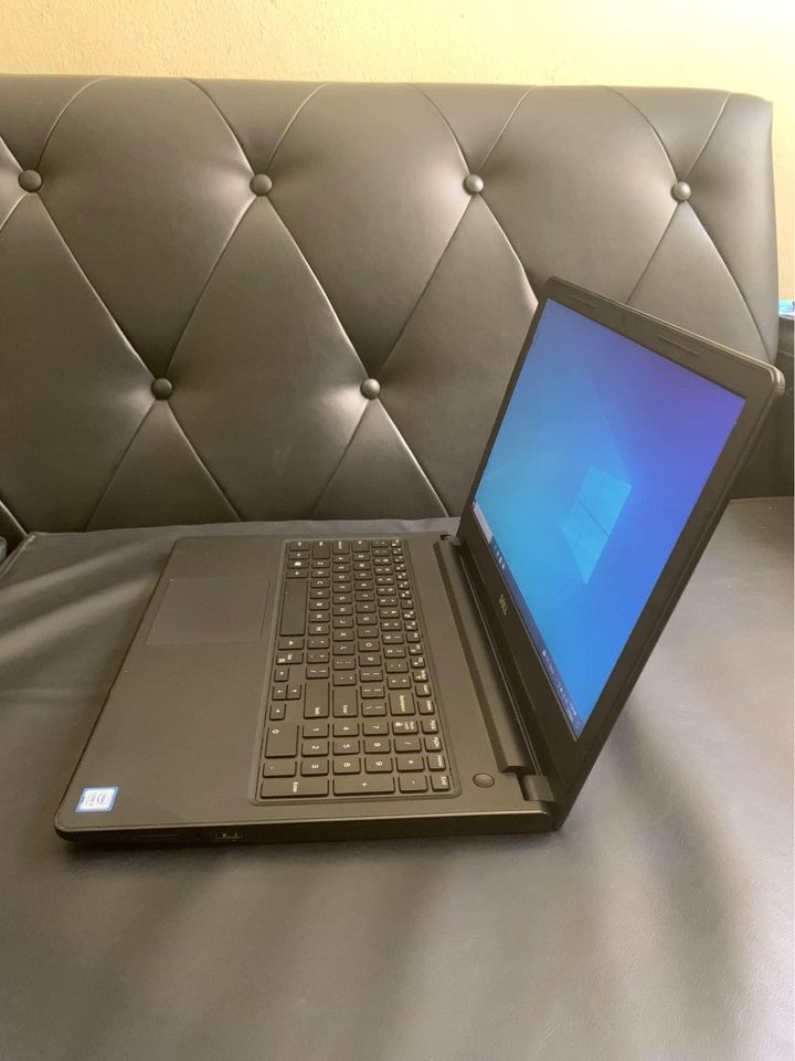 computadoras y laptops - Laptop Dell Vostro 15-3568 15.6in Laptop i5-7200U 2.50 GHz 8GB 256GB SSD Windows 2