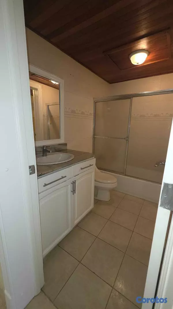 apartamentos - Alquilo en Torre Clásica, Apartamento de 230 Mts, 3hab. con acabados de Primera 6