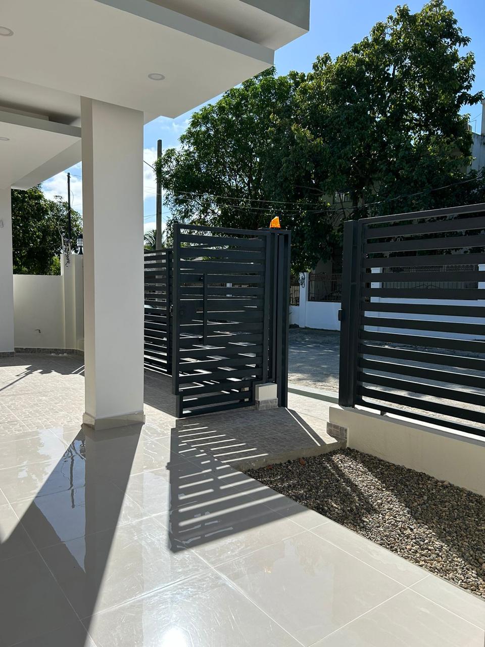 casas - CASA EN VENTA EN URB. LAS ANTILLAS. 4