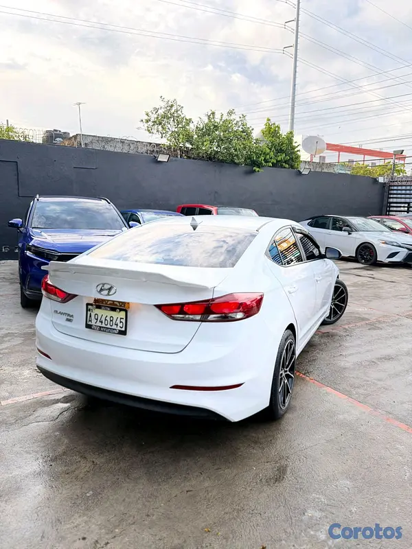 carros - 2017 Hyundai Elantra  7