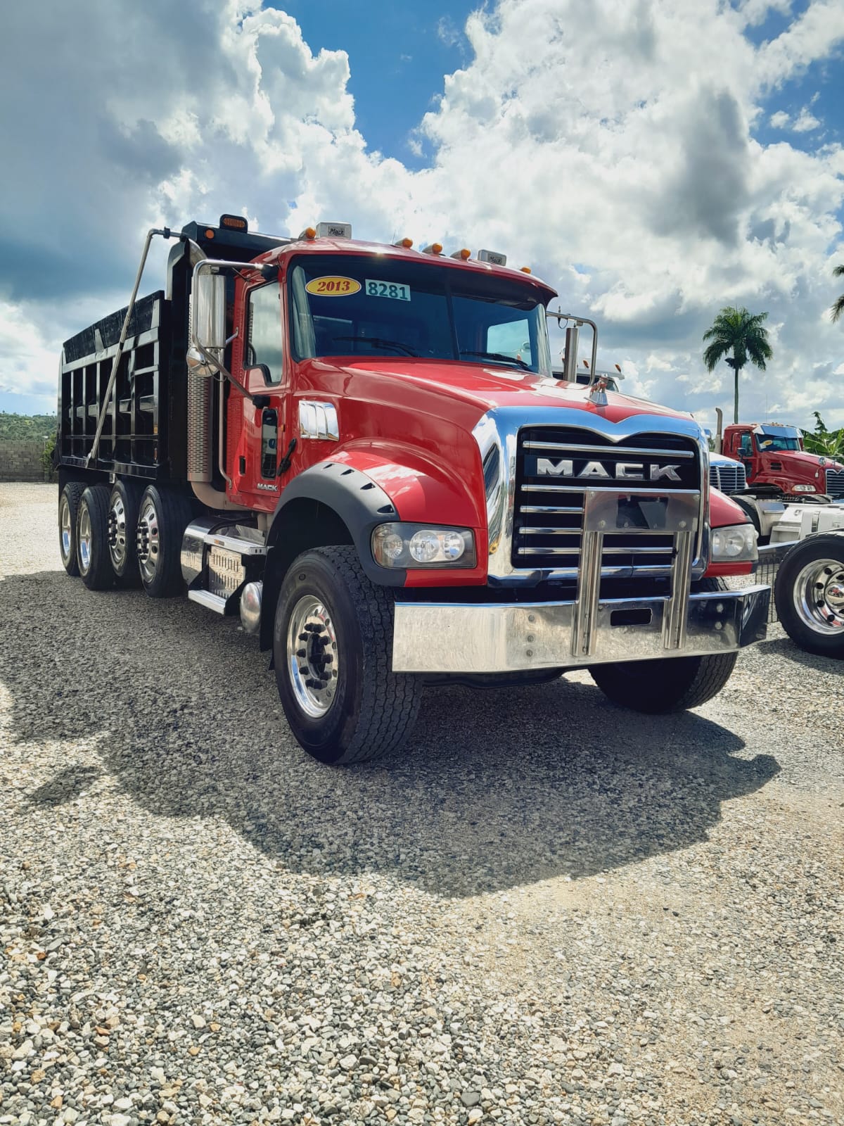 camiones y vehiculos pesados - MACK GRANITE AÑO 2013  0