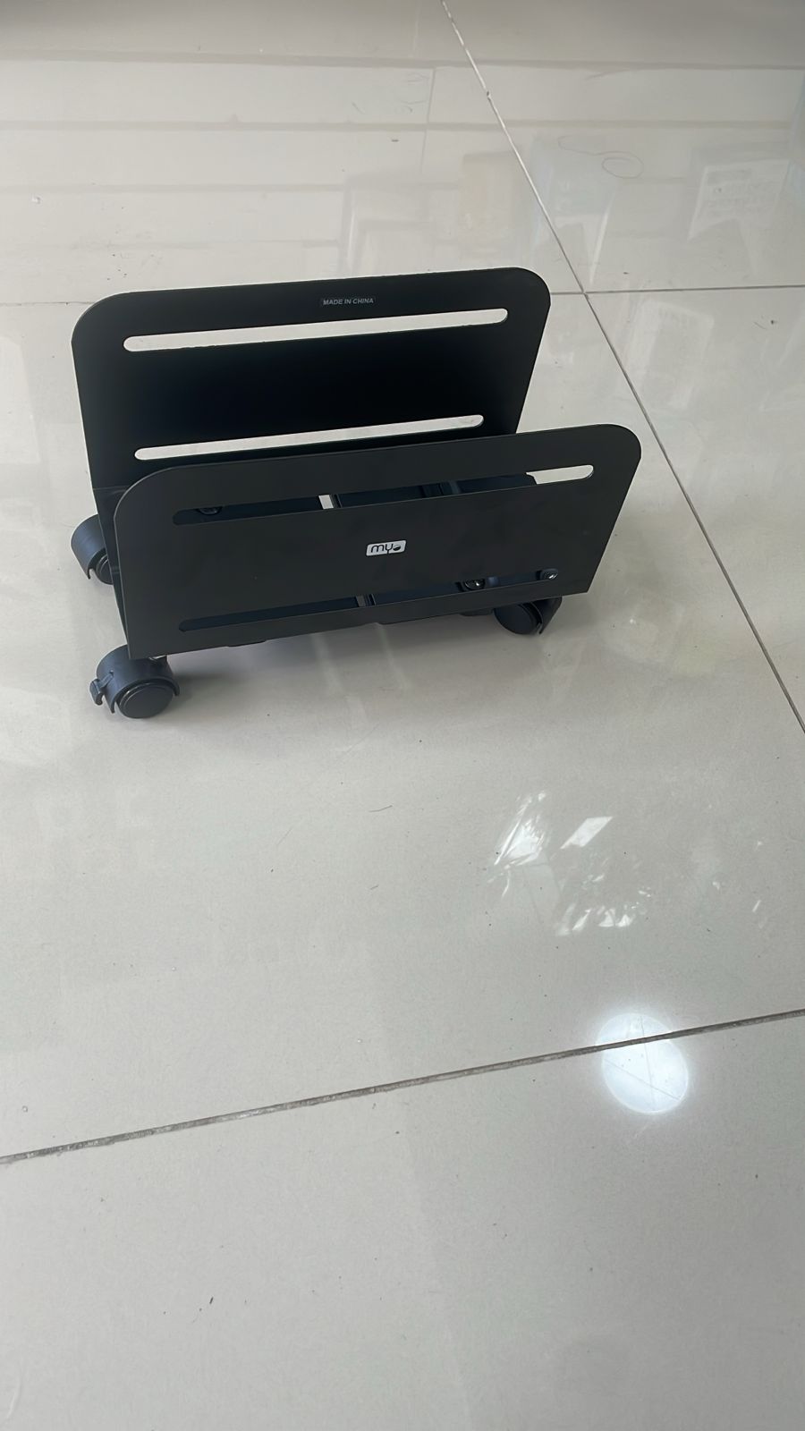 computadoras y laptops - BASE DE METAL CON RUEDA  PARA COMPUTADORA (CPU)  Y PARA  UPS  AJUSTABLE 