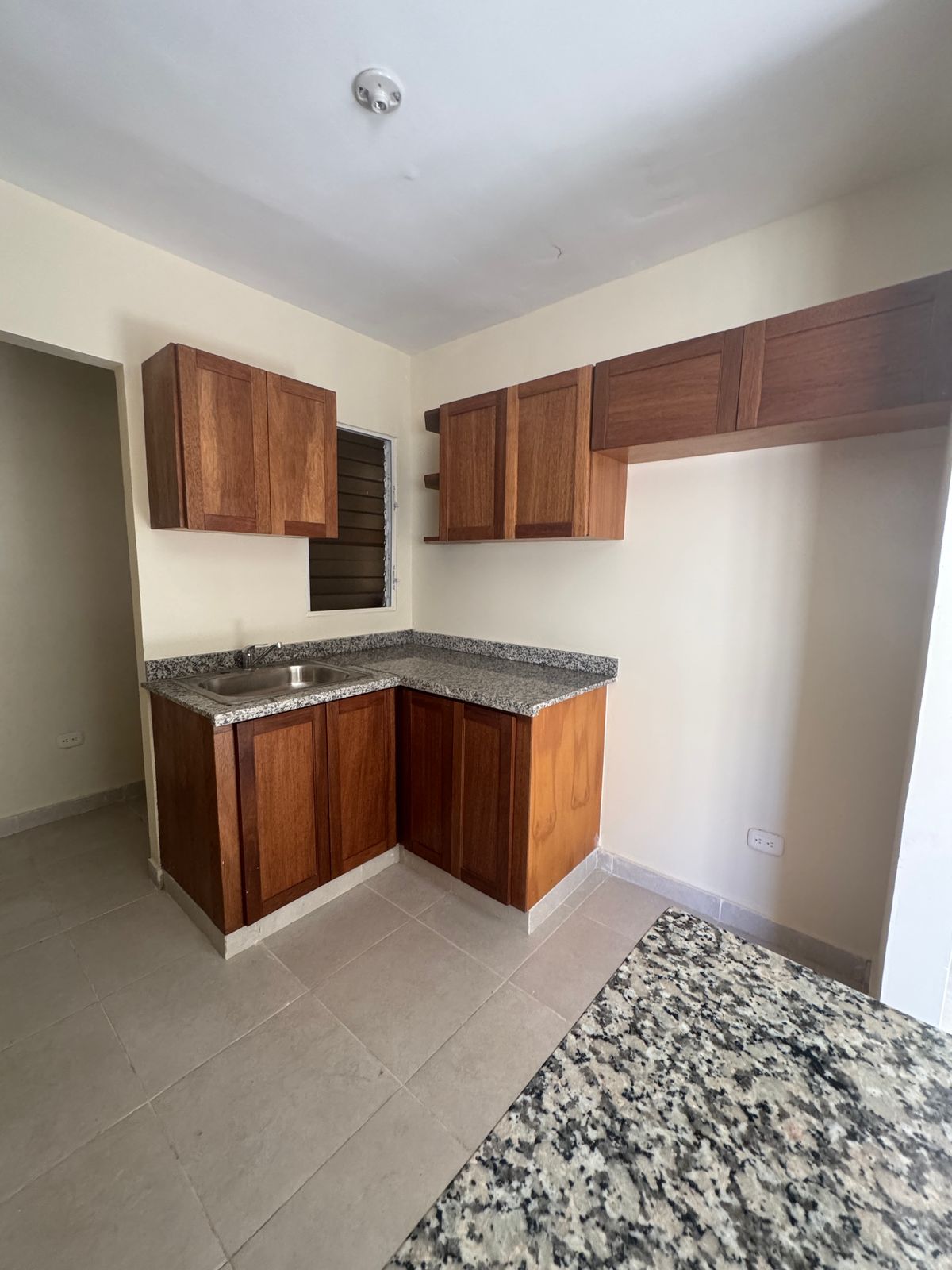 apartamentos - SE ALQUILA APARTAMENTO UBICADO EN LAS PALMERAS SDE 1
