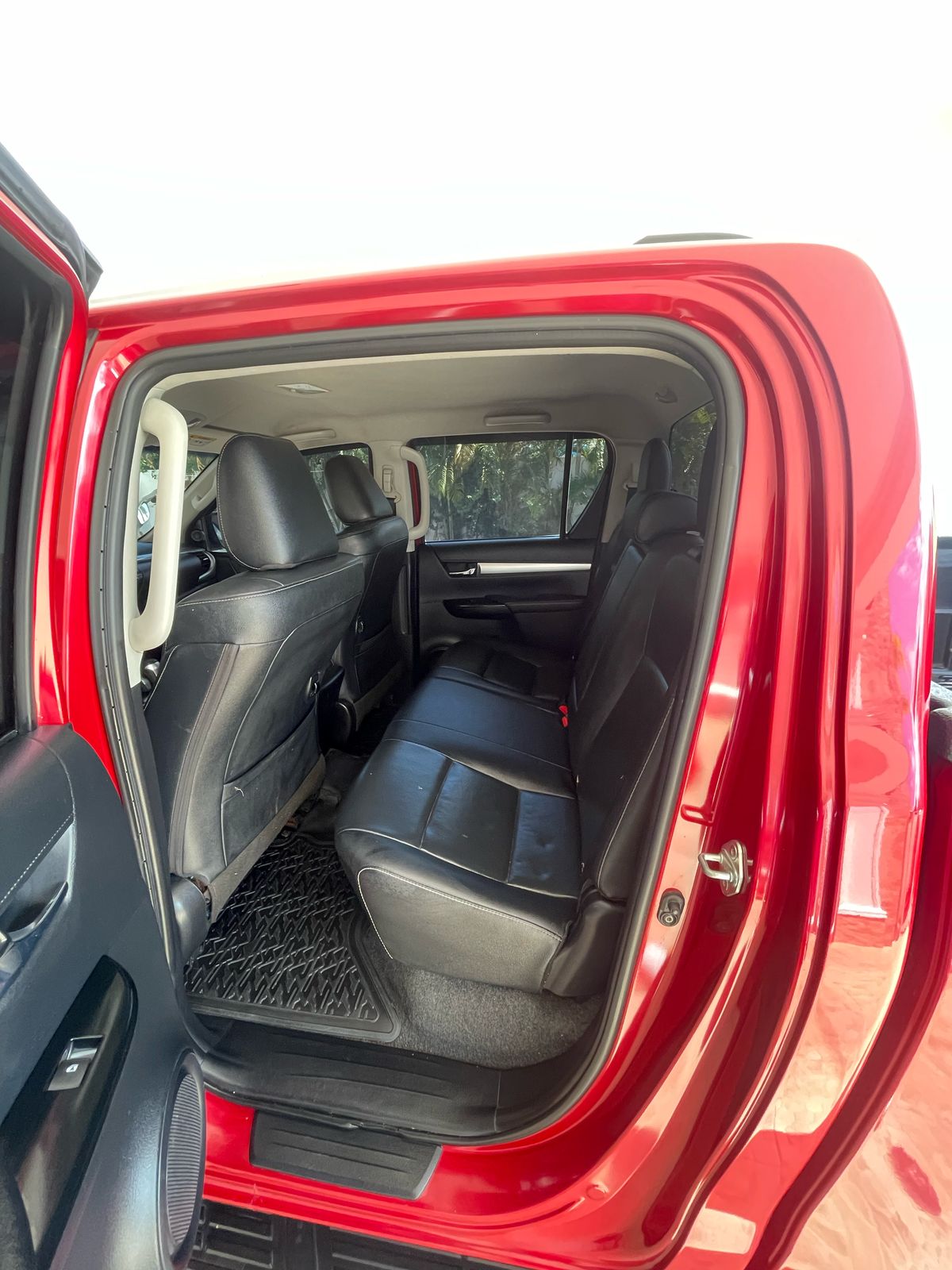 jeepetas y camionetas - Vendo hilux TRÉBOL plus 2020 5
