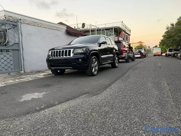jeepetas y camionetas - Vendo Jeep Grand Cherokee 12