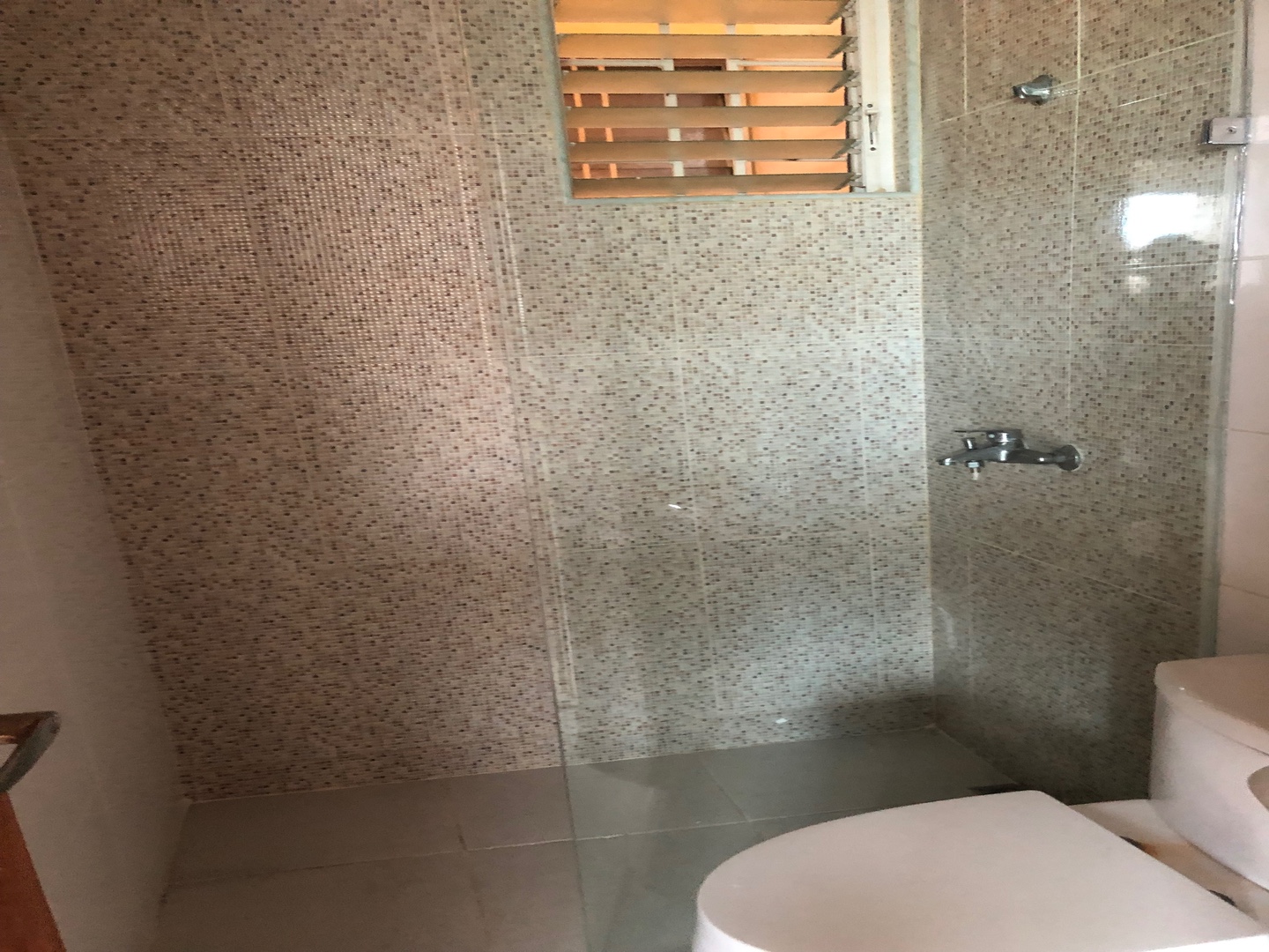 apartamentos - sector nuevo amanecer (Ave. San Isidro) , 3 hab, 2 baños  + terraza 77 mt2  4
