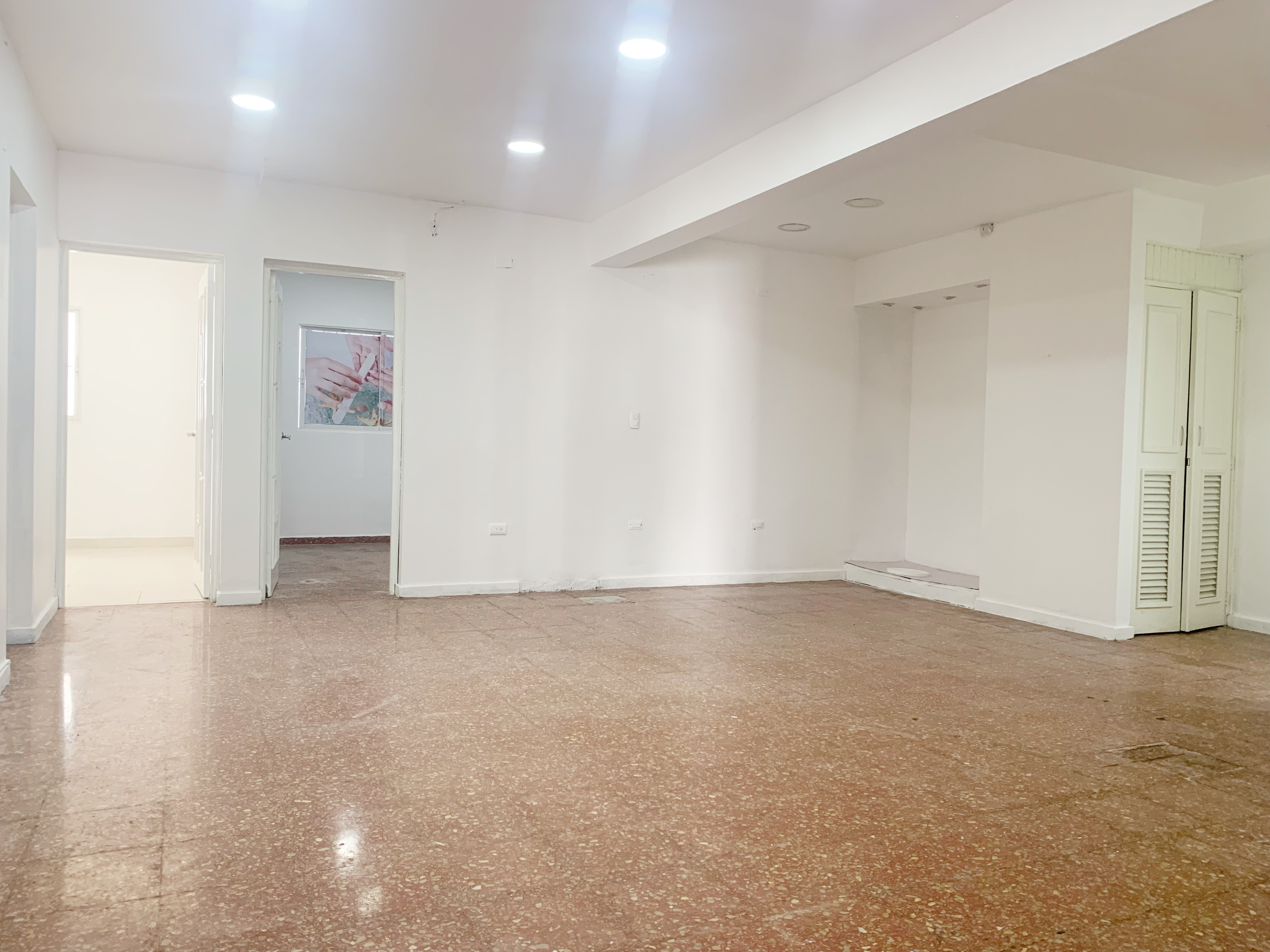oficinas y locales comerciales - Local céntrico en primer nivel 7