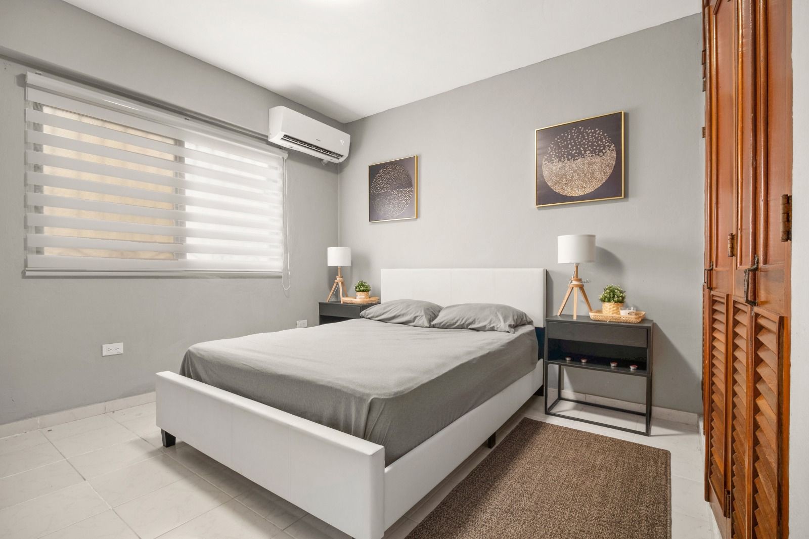 apartamentos - Apartamento en gazcue 2do nivel 125 mts 

2 habitaciones 
2,5 baños 
1 parqueo 
 1