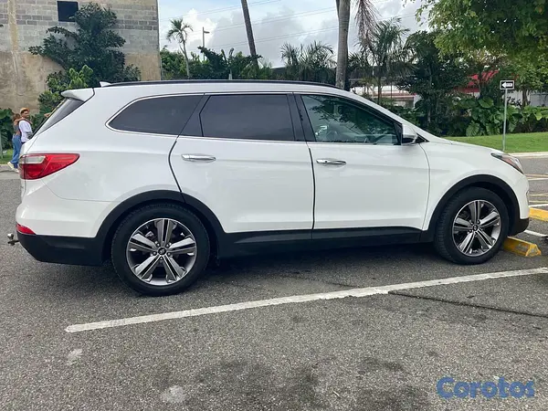 jeepetas y camionetas - Hyundai GRAND santa fe 4
