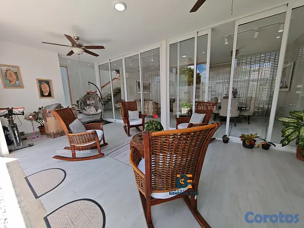 casas - VENDO moderna Casa con finos detalles y acabados d 6