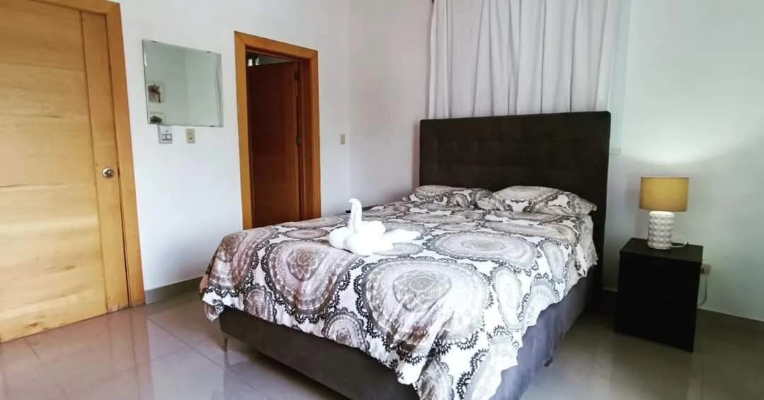 apartamentos - rento estudio amueblado atrás de unión médica 