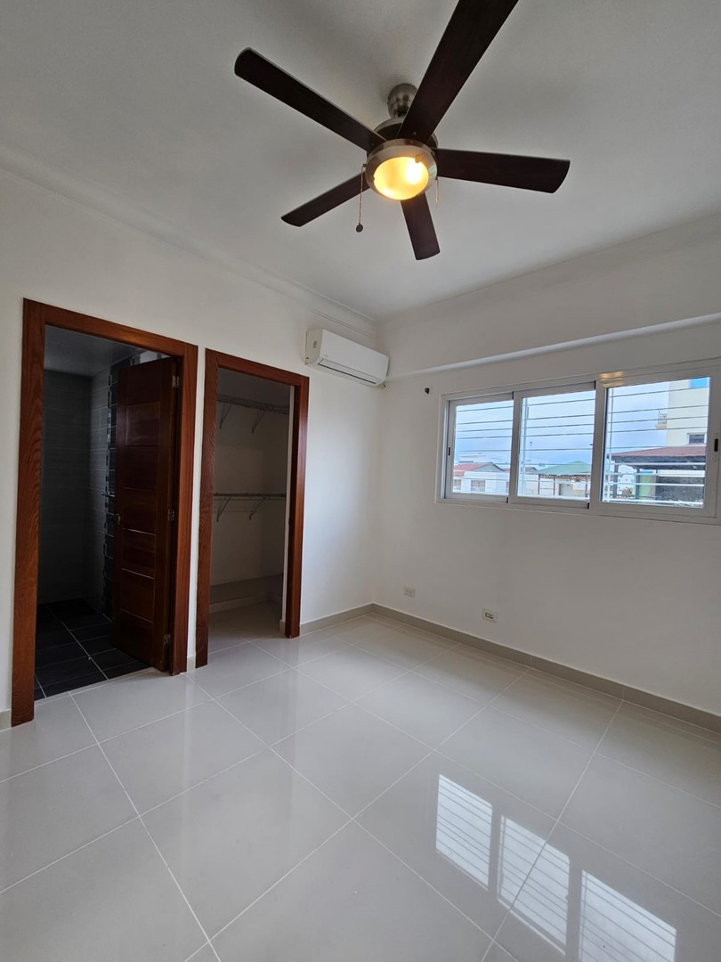 apartamentos - Amplio apartamento en renta  en el sector de Mirador Norte, próx. AV. 27 FREBREO 4