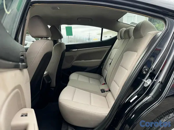 carros - Hyundai Elantra 2020  9