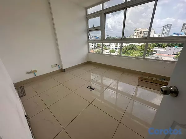 oficinas y locales comerciales - OFICINA MODERNA CON EXCELENTE DISTRIBUCION EN BELLA VISTA 3