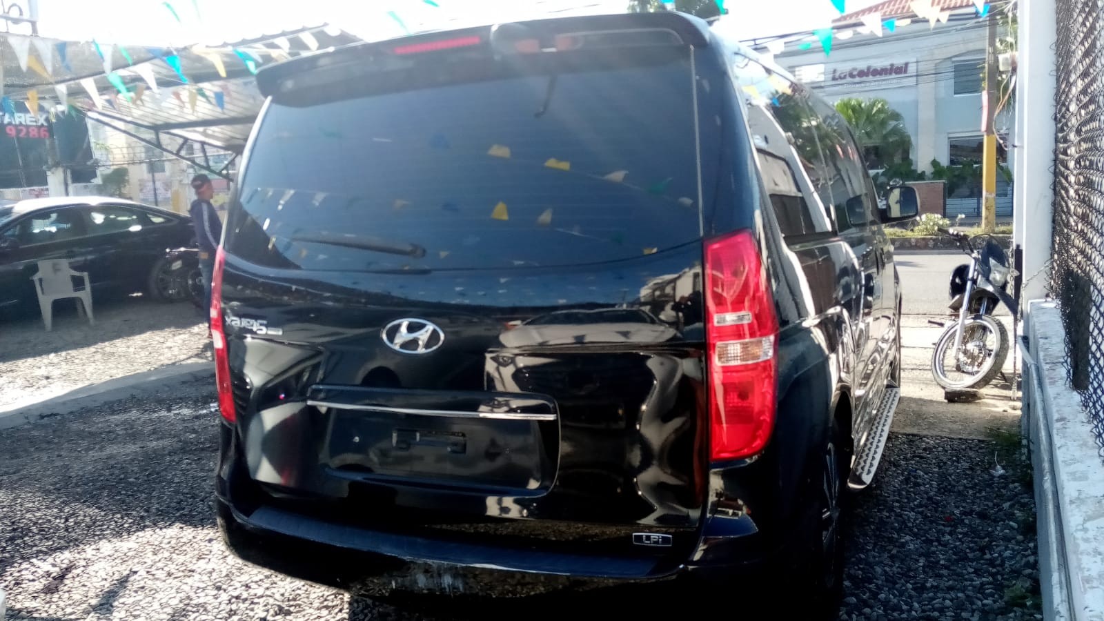 jeepetas y camionetas - HYUNDAI GRAND STAREX 2020 NEGRADESDE: RD$ 1,750.100 6