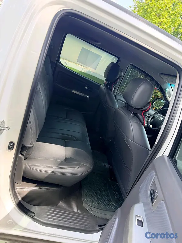 jeepetas y camionetas - Toyota hilux 2013 6