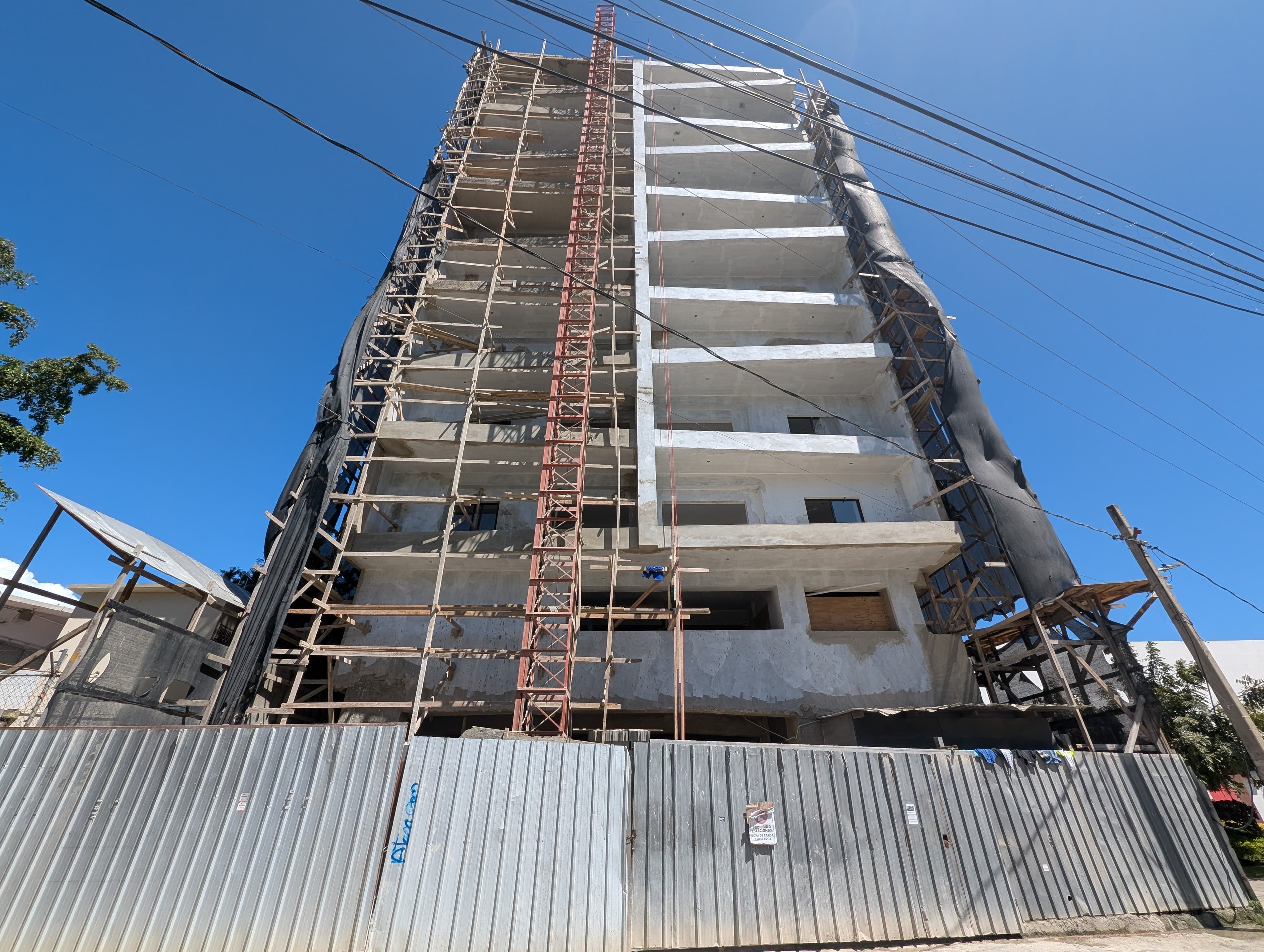 apartamentos - Se vende apartamento en construcción, a pasos de la PUCMM, en el sector La Julia 0