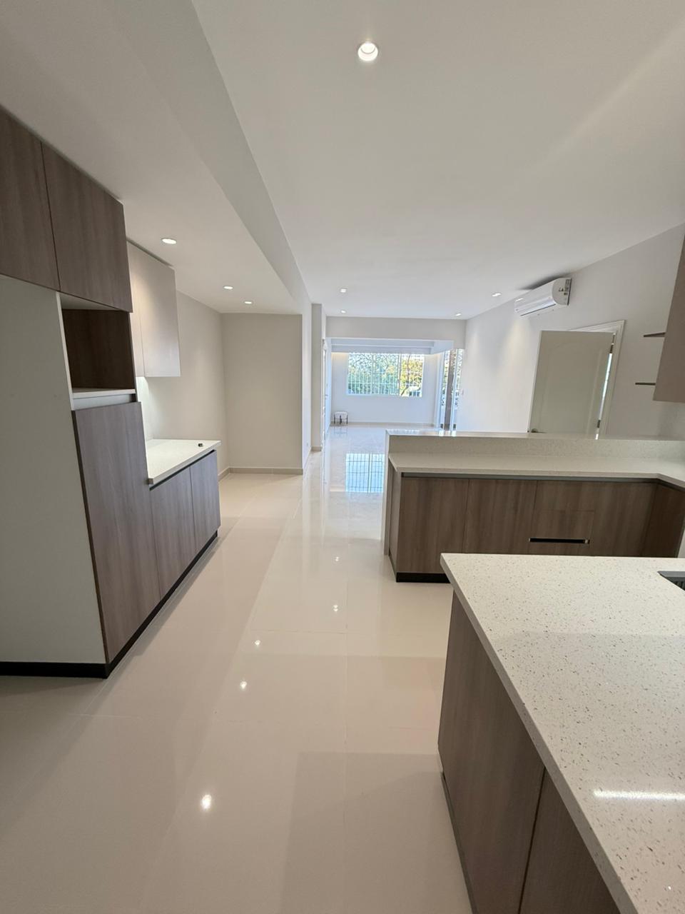 apartamentos - se alquila apartamento en tercer nivel ubicada en esperilla  1