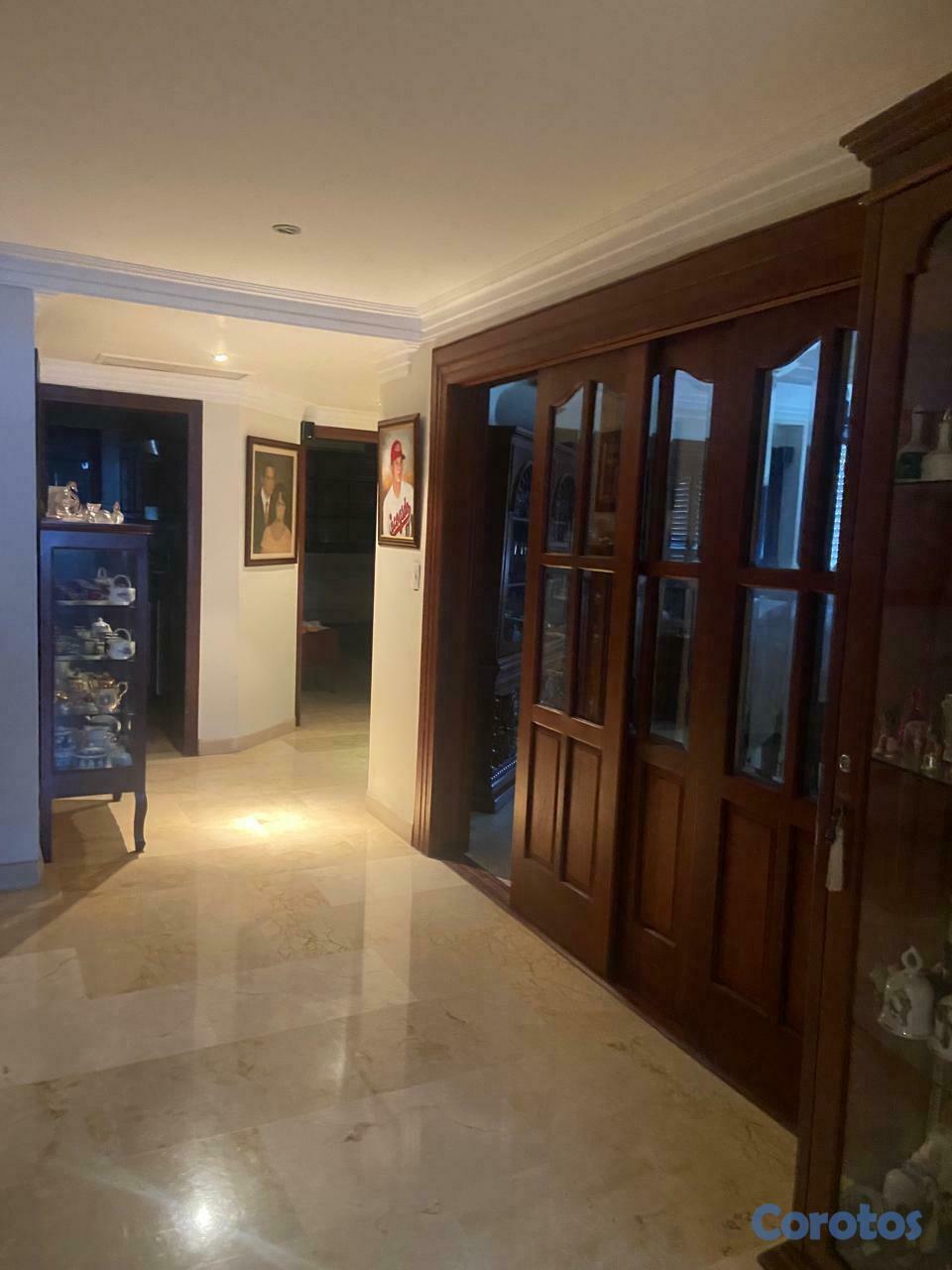 apartamentos - Clasico Apartamento en Piantini con 4 parqueos 6to 3