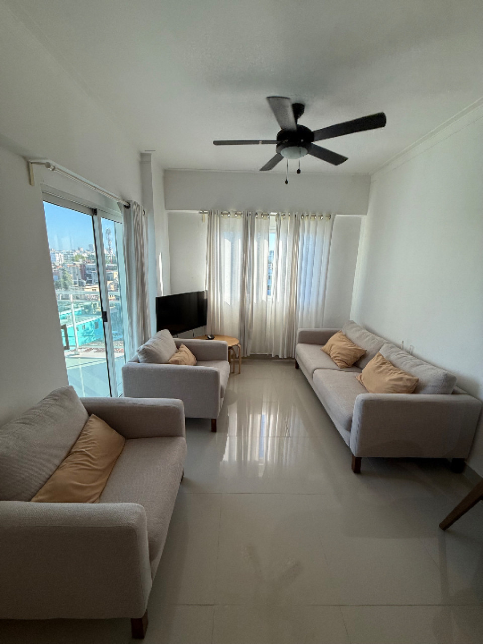 apartamentos - 🏡 Apartamento Amueblado en Venta o Alquiler – La Castellana, 5to Piso