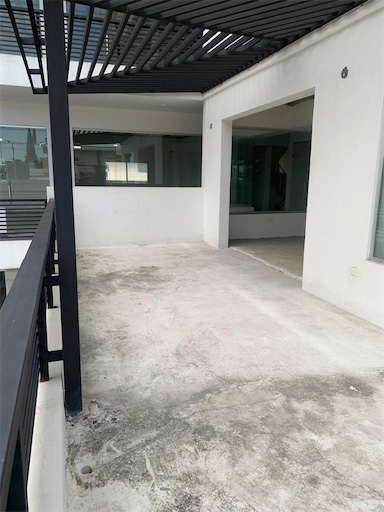 oficinas y locales comerciales - Local prados con terraza 4
