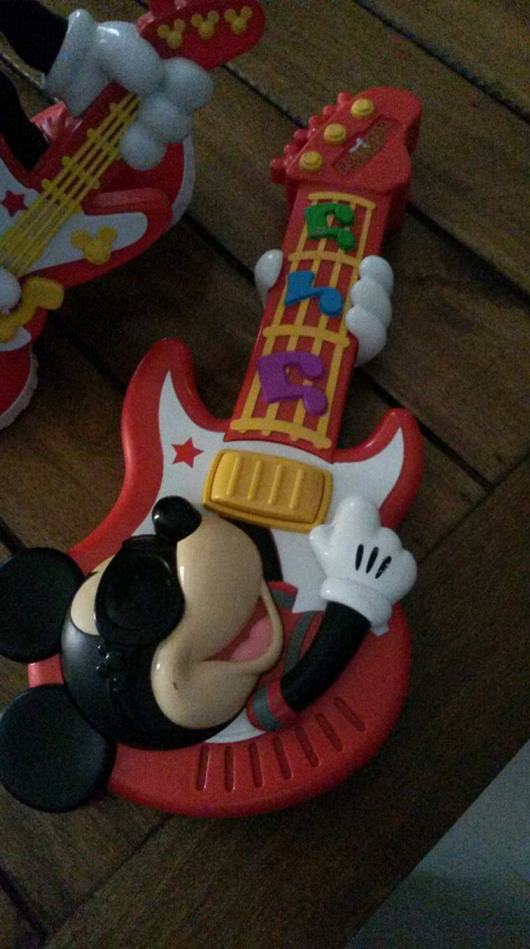 Rockin 'Mickey Mouse. Canta y baila. 