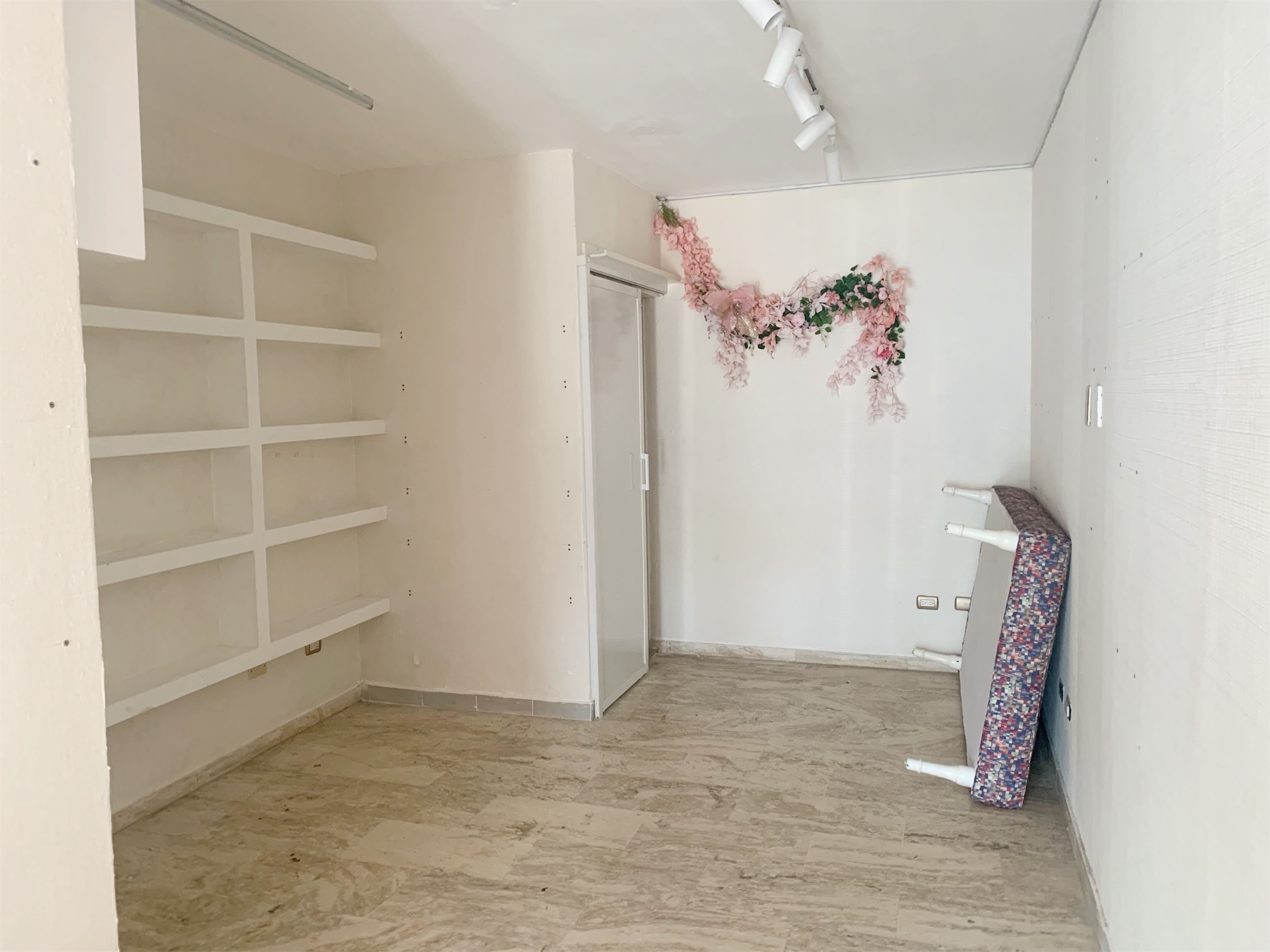 oficinas y locales comerciales - Local en primer nivel arroyo hondo  2