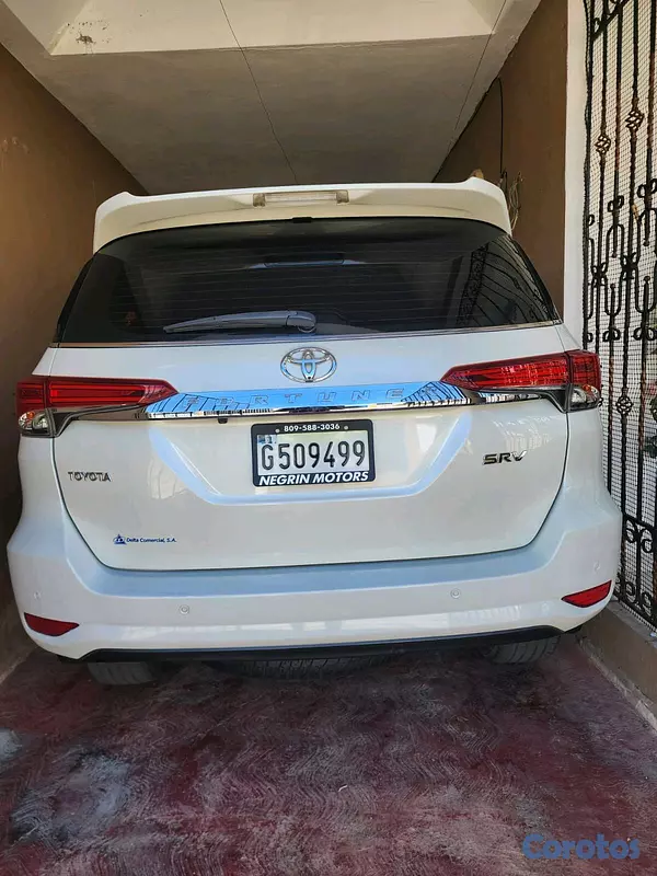 jeepetas y camionetas - Toyota fortuner 2020 5