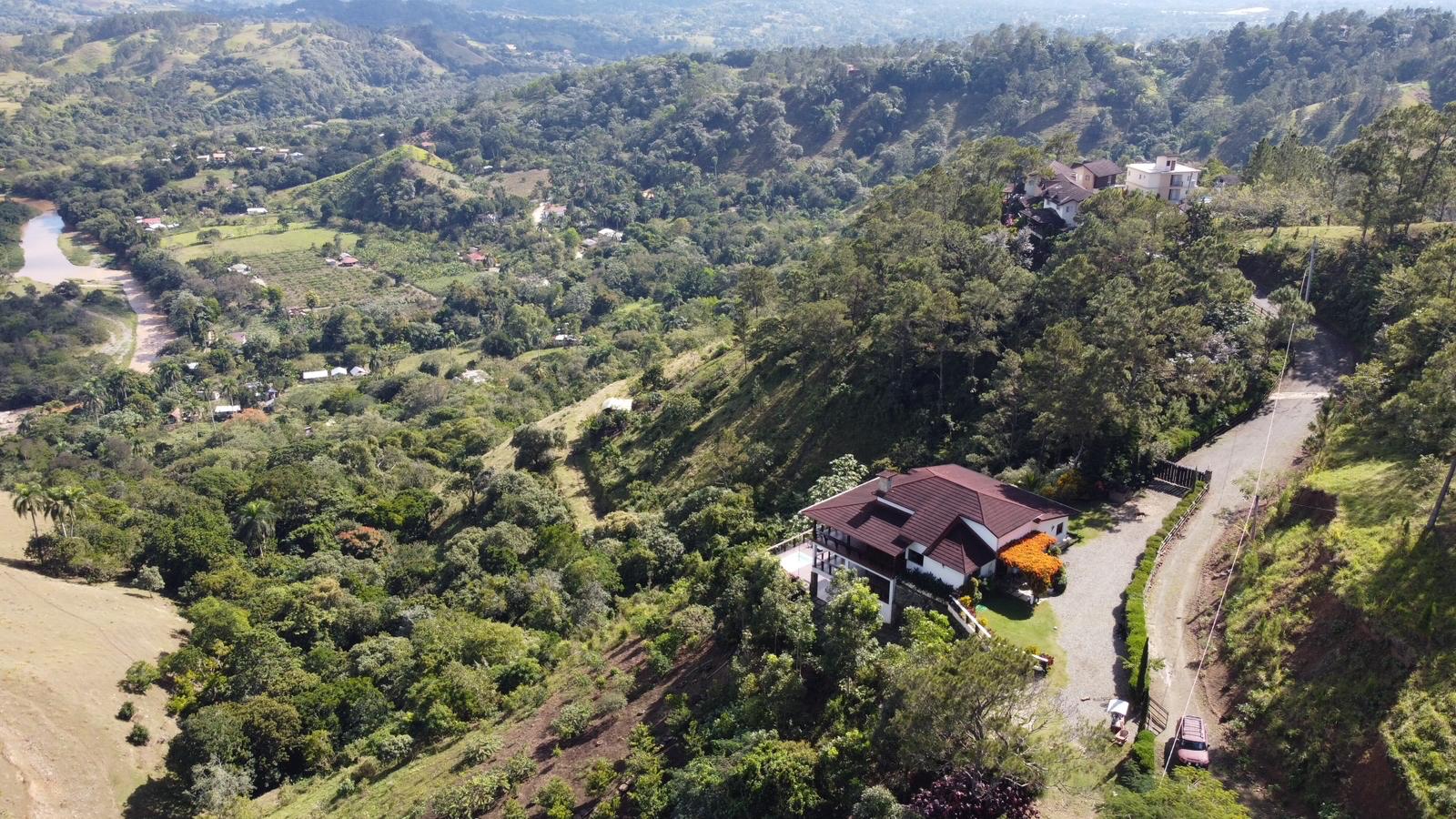 otros inmuebles - Propiedad Jarabacoa con 6 villas y 4 apartamentos 2