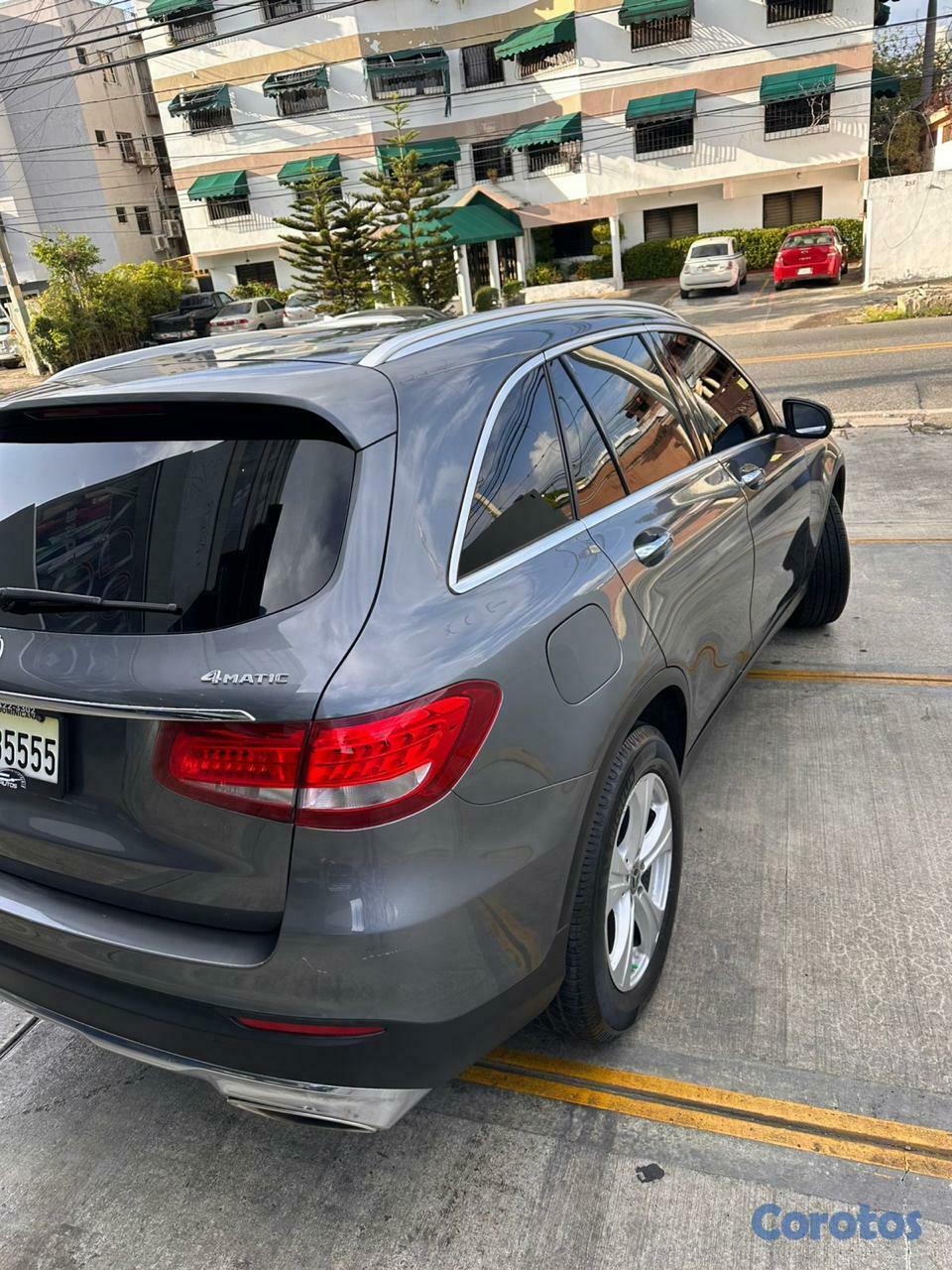 jeepetas y camionetas - Mercedes Benz GLC300 2018, negociable  5