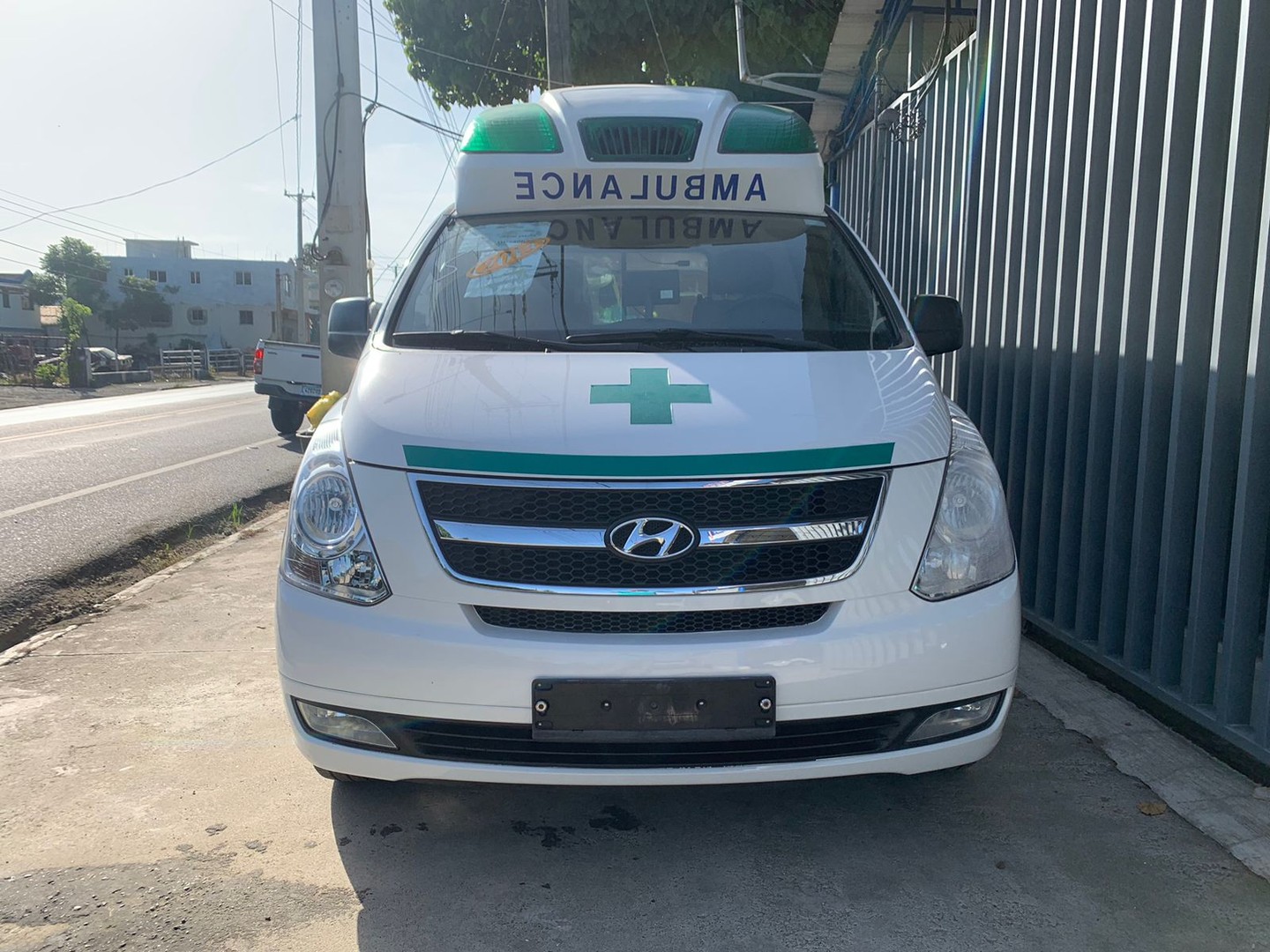 jeepetas y camionetas - 13 Ambulancia Hyundai Starex  2