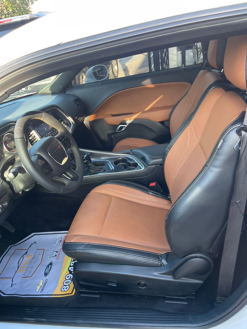 carros -  2018 Dodge Challenger SXT 3