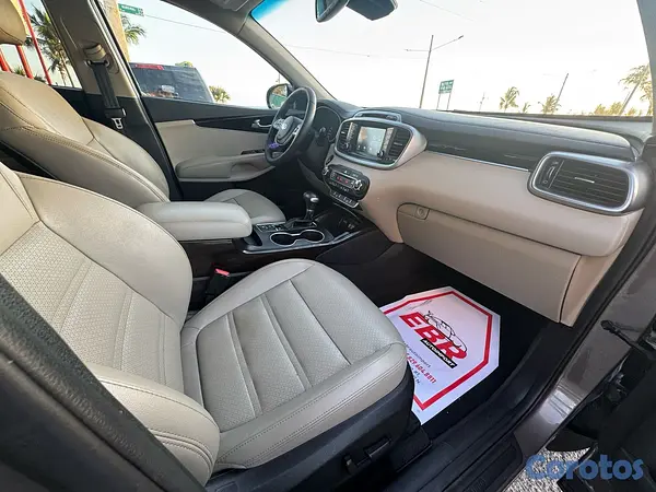 jeepetas y camionetas - Kia Sorento EX 2019  6