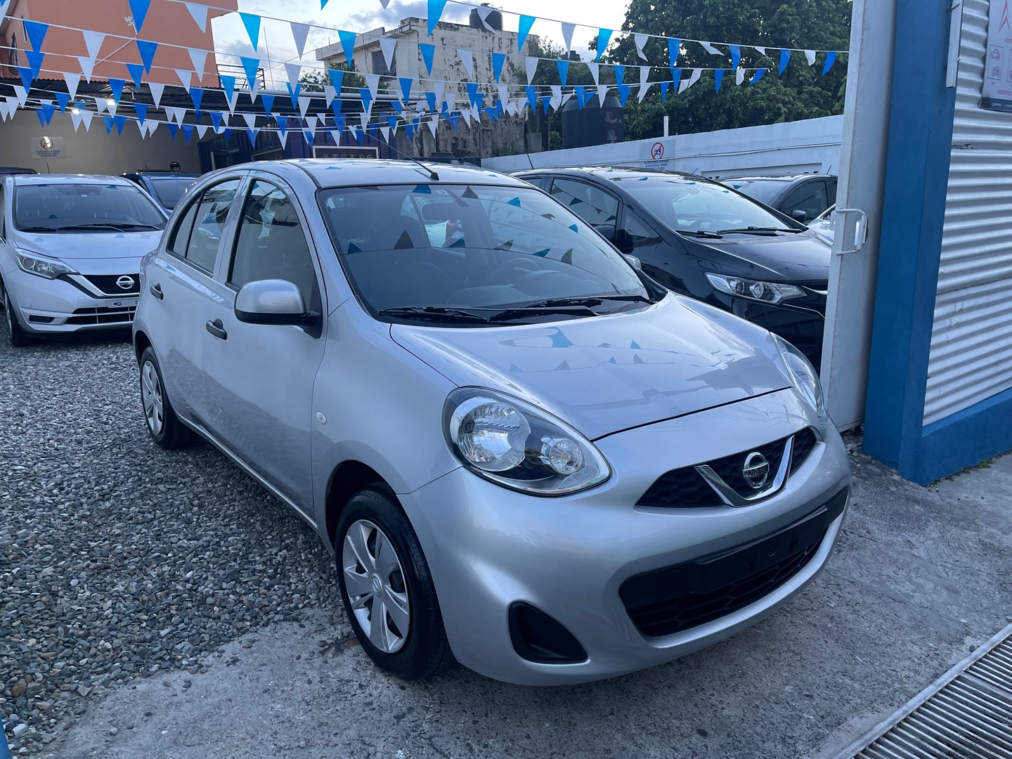 carros - Nissan march 2018