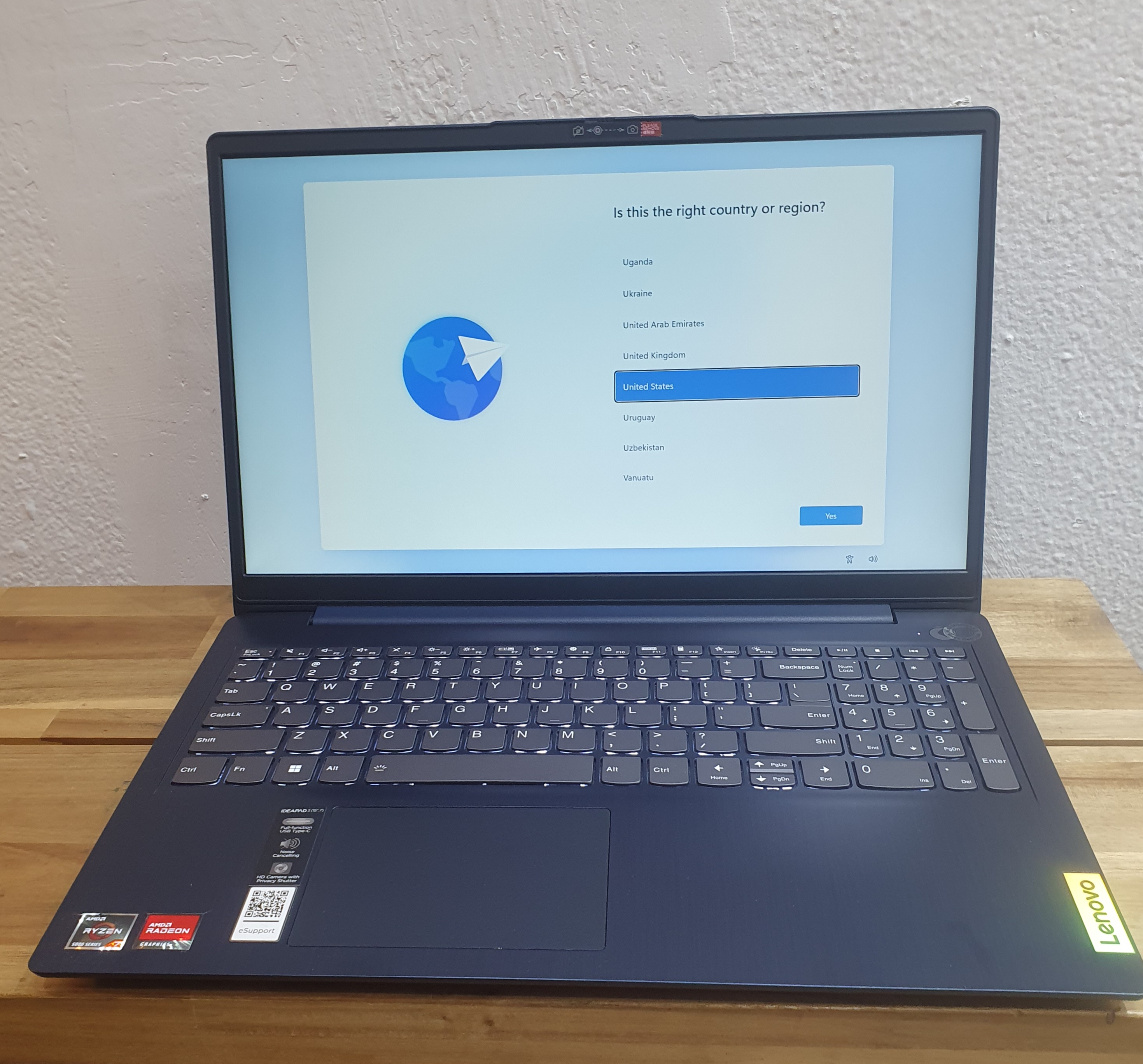computadoras y laptops - Laptop Lenovo IdeaPad 3, 15.6" FHD, Ryzen 7 5825U, 12GB RAM, 512GB SSD, Nueva 0