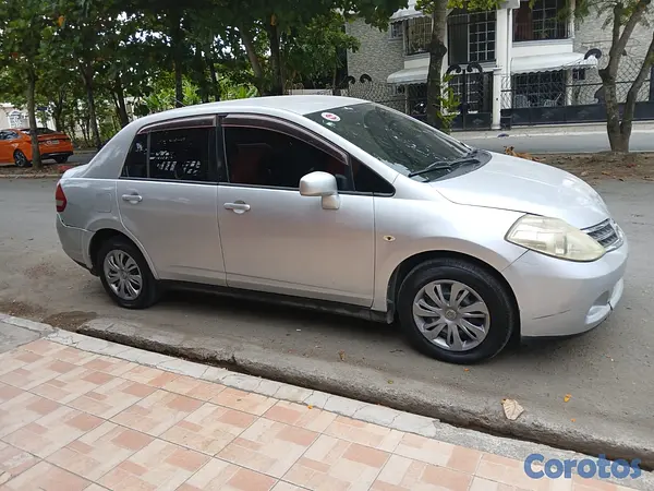 carros - Se vende Nissan latió 2009 como nuevo usado 6