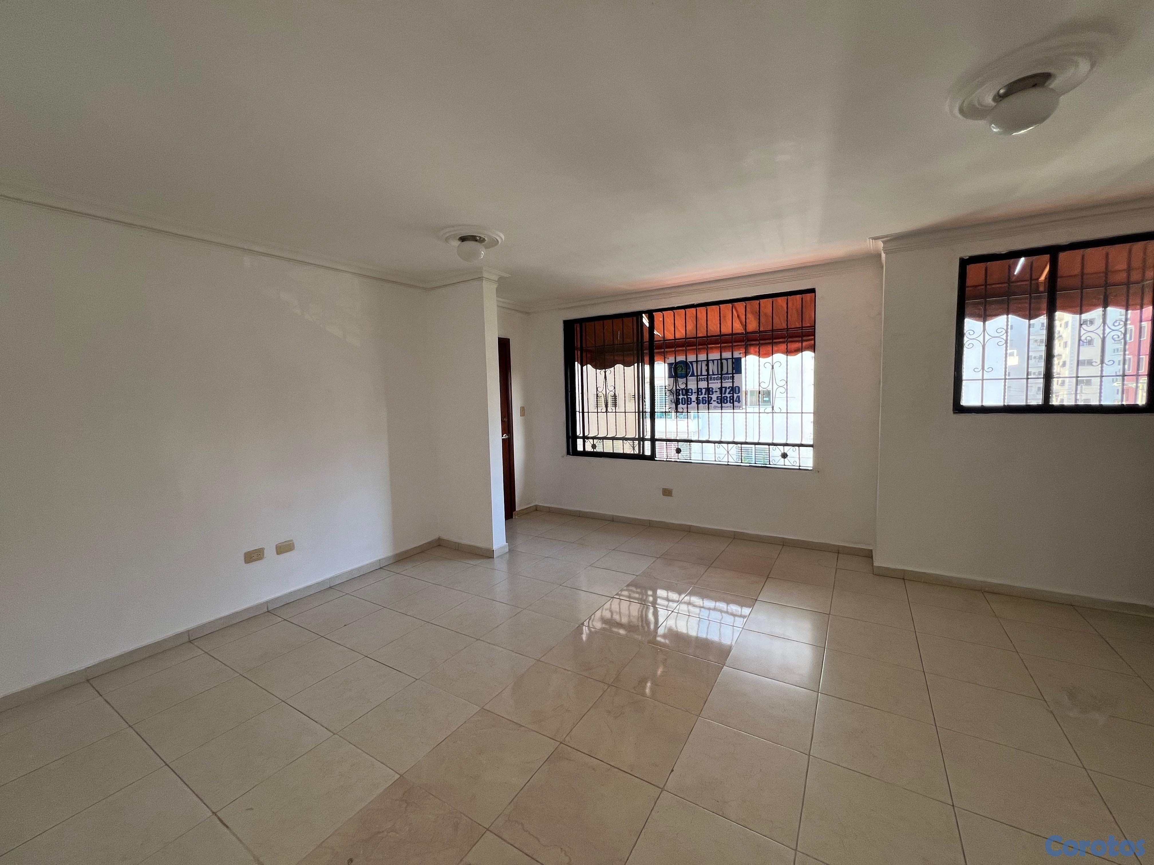 apartamentos - Apartamento en alquiler ubicado Evaristo Morales de 3 habitaciones  4