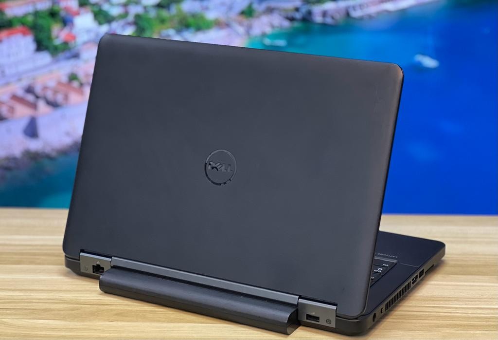 computadoras y laptops - Laptop Dell Latitude E5440  i3 4TA GENE 8GB RAM 128GB SSD 5