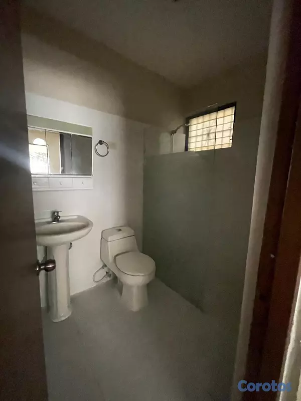 casas - Rento Casa Amplia con doble marquesina 2