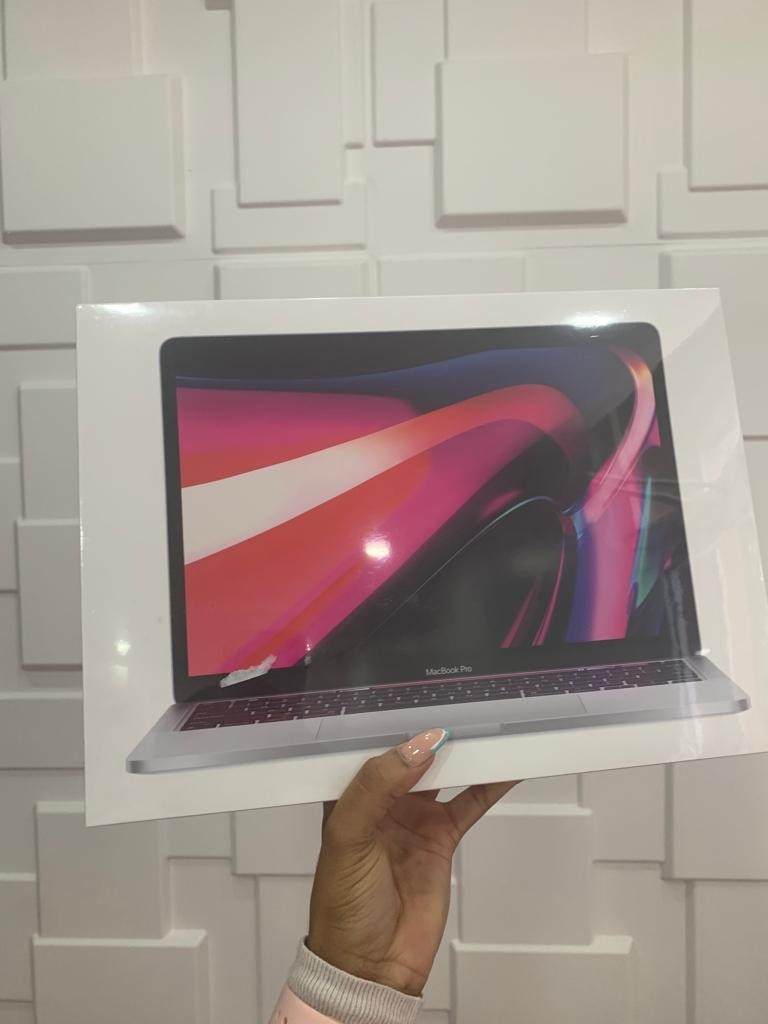 computadoras y laptops - MacBook Pro 2020 M1 13-inch 256gb 