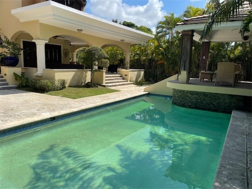 casas - Venta de espectacular casa con piscina en Arroyo Hondo Distrito Nacional 1200mts 4