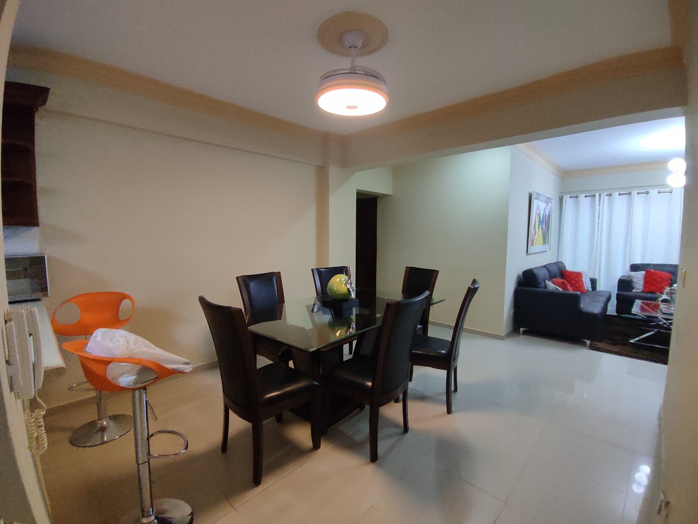 apartamentos - Se RENTA, Apartamento de (3) Habitaciones AMUEBLADO En Miramar Cerca del Malecón 1